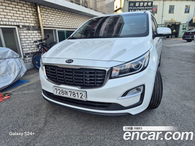 Kia Carnival 11-Seater Deluxe — пробег 115 387 км — фото 1 из 5