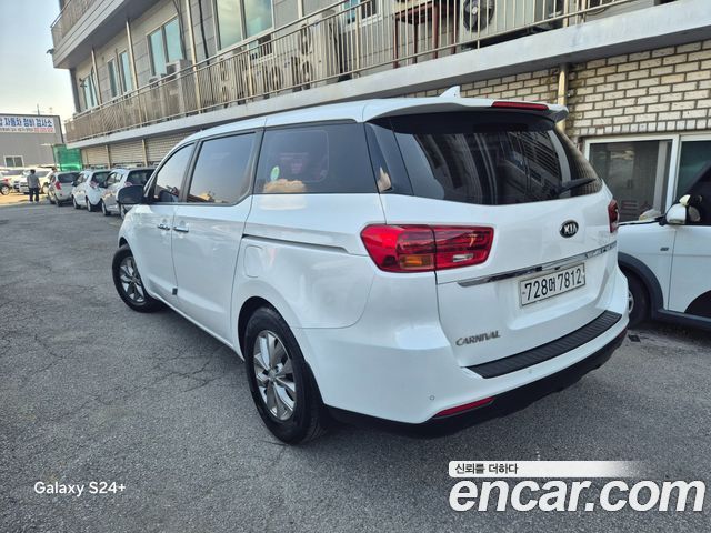 Kia Carnival 11-Seater Deluxe — пробег 115 387 км — фото 2 из 5