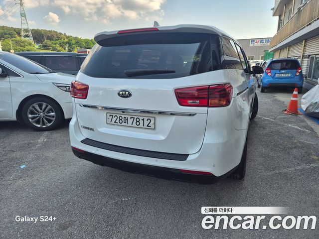 Kia Carnival 11-Seater Deluxe — пробег 115 387 км — фото 4 из 5