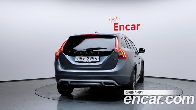 Volvo V60 D4 — пробег 98 333 км — фото 4 из 5