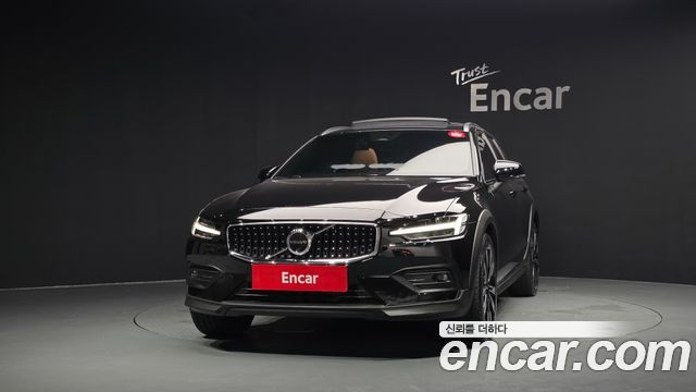 Volvo V60 B5 Ultimate AWD — пробег 45 814 км — фото 3 из 5
