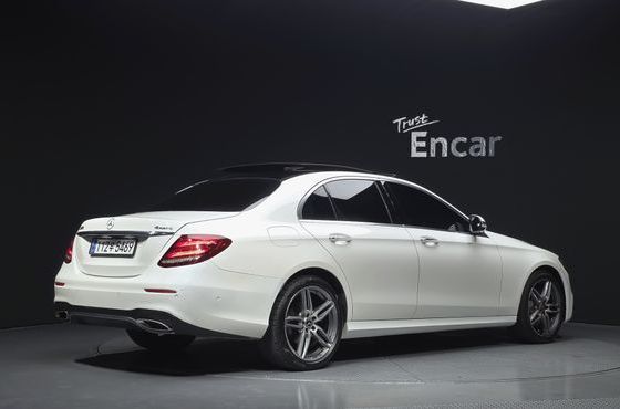 Mercedes-Benz E-Class E300 4MATIC AMG Line — пробег 182 005 км — фото 2 из 5