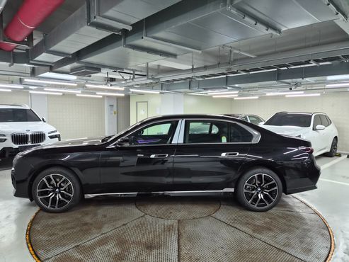 BMW 7-Series 740d xDrive M Sport — пробег 50 км — фото 3 из 5