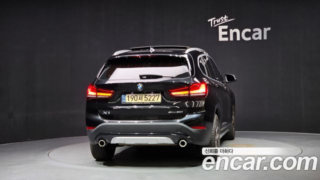 BMW X1 xDrive 20i xLine — пробег 65 273 км — фото 4 из 5