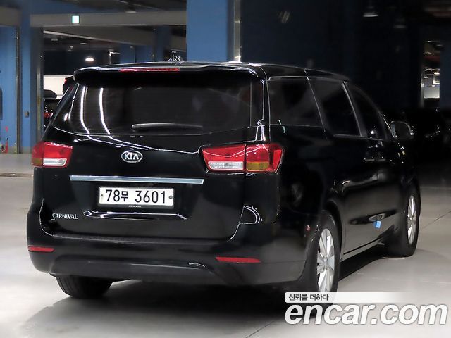 Kia Carnival 11-seater Deluxe — пробег 61 500 км — фото 4 из 5