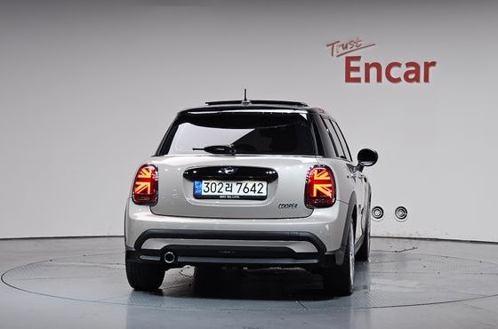 Mini Cooper 5-Door Classic Plus 3rd — пробег 25 466 км — фото 4 из 5