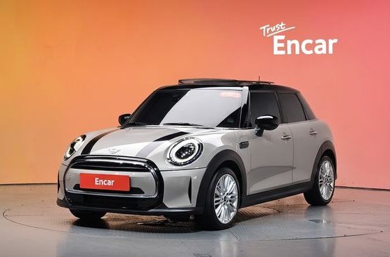 Mini Cooper 5-Door Classic Plus 3rd — пробег 25 466 км — фото 1 из 5