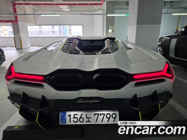 Lamborghini Revuelto 6.5 V12 — пробег 1 300 км — фото 4 из 5