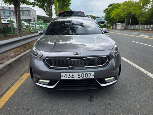 Kia Niro Prestige — пробег 185 000 км — фото 1 из 5