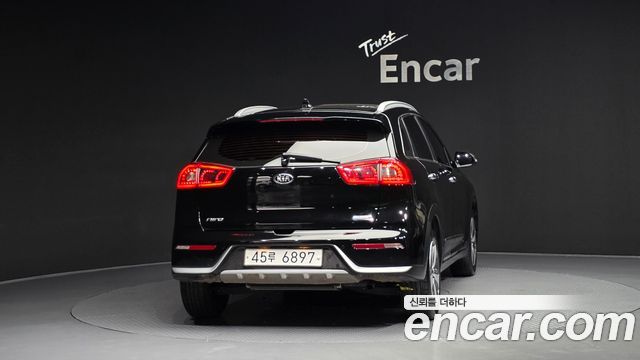 Kia Niro Prestige — пробег 37 955 км — фото 4 из 5