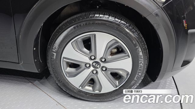 Kia Niro Prestige — пробег 37 955 км — фото 5 из 5