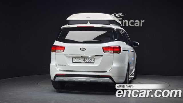 Kia Carnival 9-seater Outdoor Prestige — пробег 88 596 км — фото 4 из 5
