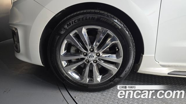 Kia Carnival 9-seater Outdoor Prestige — пробег 88 596 км — фото 5 из 5