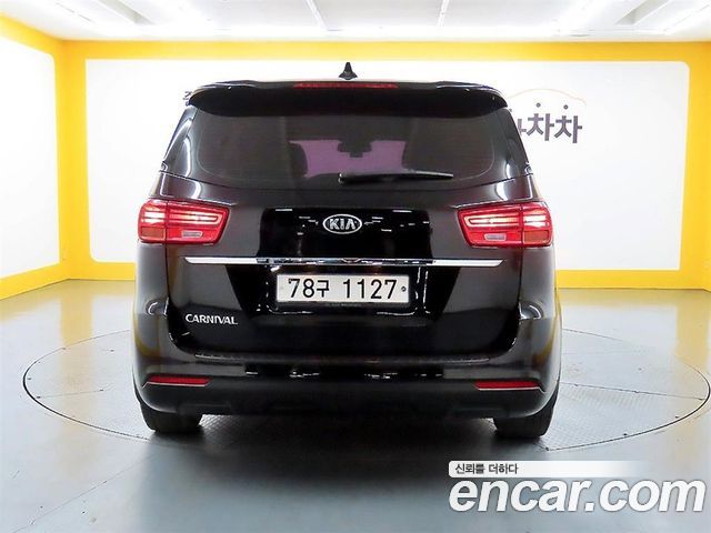 Kia Carnival 11-Seater Deluxe — пробег 159 224 км — фото 3 из 5