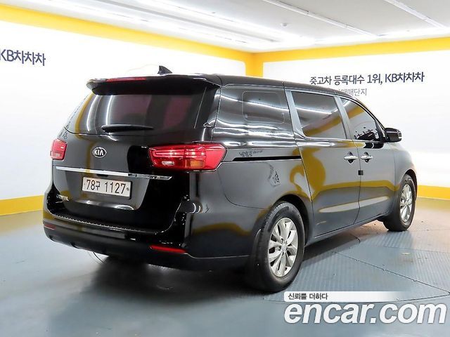 Kia Carnival 11-Seater Deluxe — пробег 159 224 км — фото 4 из 5