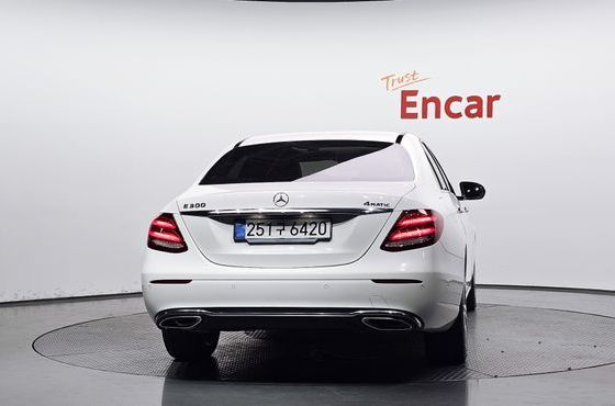 Mercedes-Benz E-Class E200 Avantgarde — пробег 79 722 км — фото 4 из 5