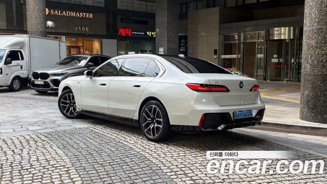 BMW i7 eDrive 50 M Sport — пробег 38 000 км — фото 3 из 5