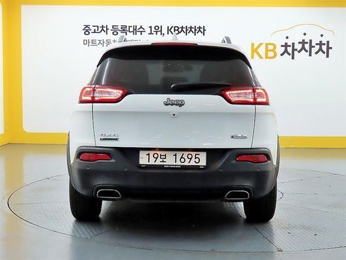 Jeep Cherokee 2.0 Diesel Longitude AWD — пробег 118 468 км — фото 3 из 5