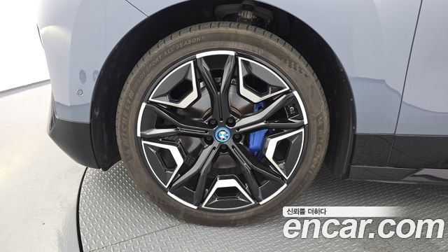 BMW iX xDrive50 Sports Plus — пробег 42 115 км — фото 5 из 5