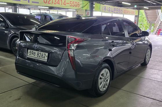 Toyota Prius 1.8 E — пробег 89 600 км — фото 4 из 5