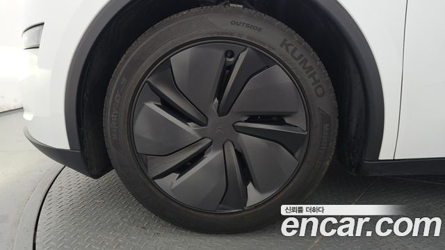 Tesla Model Y RWD — пробег 24 991 км — фото 5 из 5