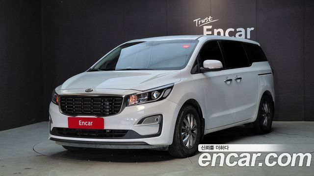 Kia Carnival 11-Seater Deluxe — пробег 107 998 км — фото 1 из 5
