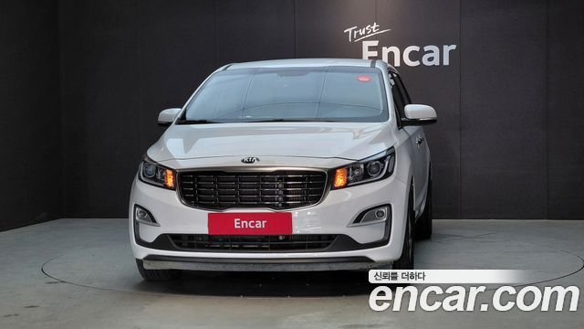 Kia Carnival 11-Seater Deluxe — пробег 107 998 км — фото 3 из 5