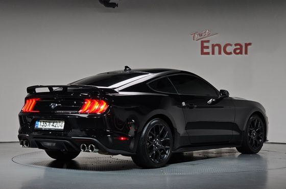 Ford Mustang Coupe — пробег 50 941 км — фото 2 из 5
