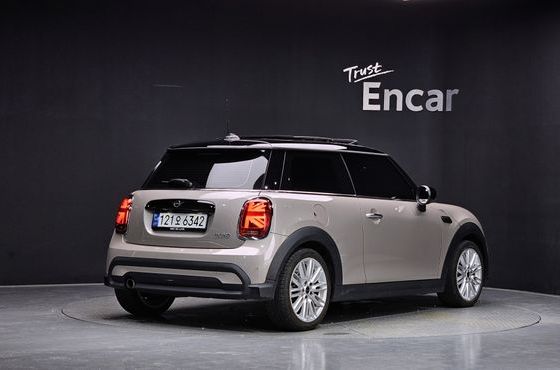 Mini Cooper Classic Plus Launch Pack Third Generation — пробег 39 510 км — фото 2 из 5