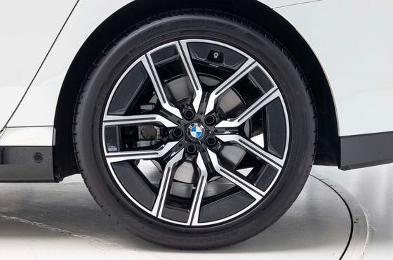 BMW 7-Series 740i xDrive M Sport — пробег 8 974 км — фото 5 из 5