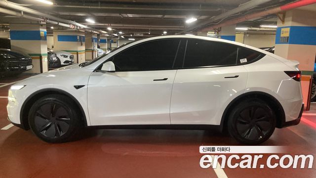 Tesla Model Y Premium RWD — пробег 700 км — фото 4 из 5