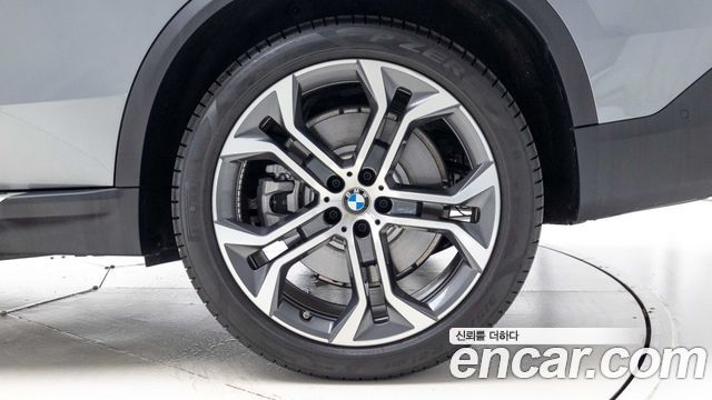 BMW X5 xDrive 50e xLine — пробег 8 000 км — фото 5 из 5