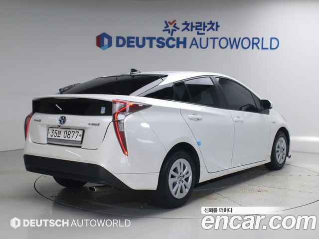 Toyota Prius 1.8 E — пробег 127 516 км — фото 2 из 5