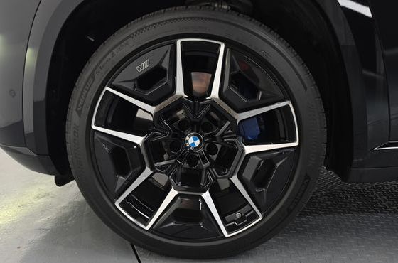 BMW XM 4.4 — пробег 22 716 км — фото 5 из 5