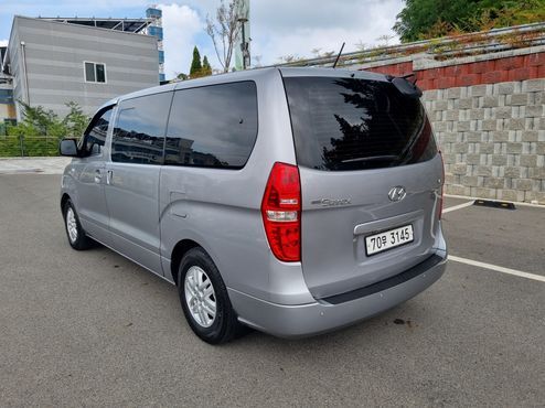 Hyundai Starex 12-Seater Wagon Smart — пробег 236 424 км — фото 3 из 5