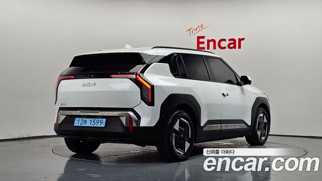Kia EV3 Long Range 2WD Earth — пробег 24 399 км — фото 2 из 5