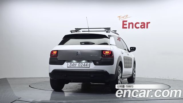 Citroen-DS C4 CACTUS 1.6 BlueHDi Shine — пробег 93 176 км — фото 4 из 5
