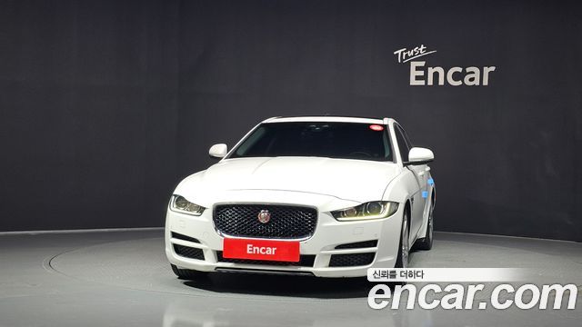 Jaguar XE 20d Portfolio — пробег 69 317 км — фото 3 из 5