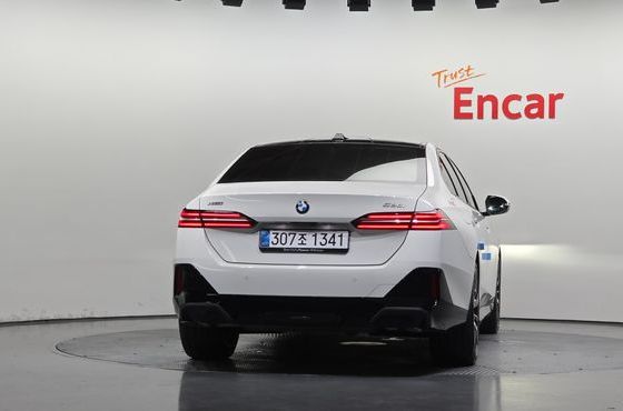 BMW 5-Series 530i xDrive M Sport — пробег 4 224 км — фото 4 из 5