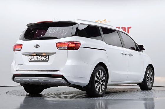 Kia Carnival 9-seater Luxury — пробег 114 360 км — фото 2 из 5