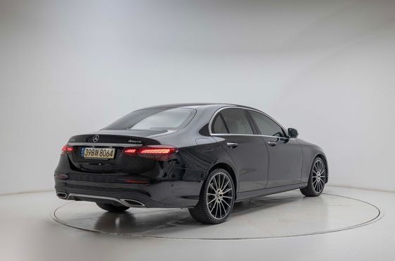Mercedes-Benz E-Class E220d 4MATIC AMG Line — пробег 57 462 км — фото 4 из 5