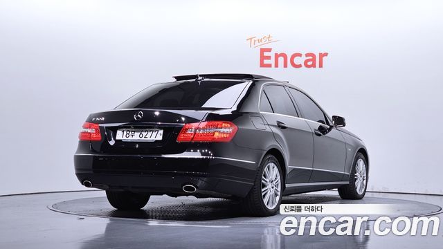 Mercedes-Benz E-Class E300 Elegance — пробег 48 710 км — фото 2 из 5