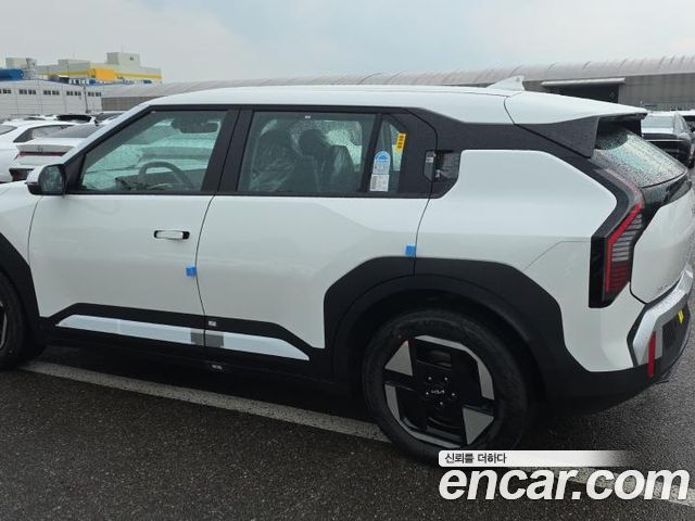 Kia EV3 Long Range 2WD AIr — пробег 5 км — фото 2 из 5