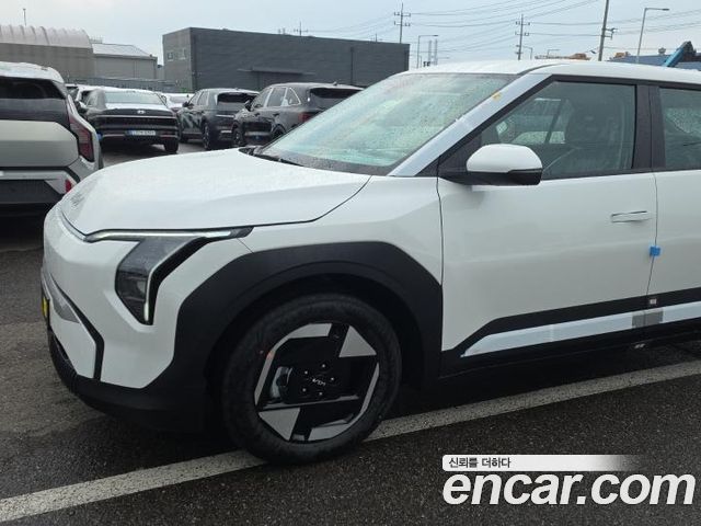 Kia EV3 Long Range 2WD AIr — пробег 5 км — фото 5 из 5