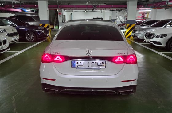 Mercedes-Benz E-Class E300 4MATIC AMG Line — пробег 13 200 км — фото 2 из 5