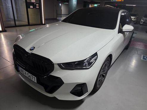 BMW 5-Series 520i M Sport — пробег 3 100 км — фото 1 из 5