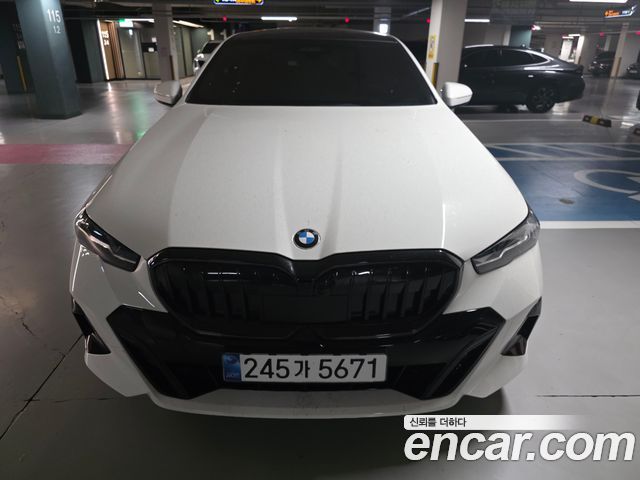 BMW 5-Series 520i M Sport — пробег 3 100 км — фото 3 из 5
