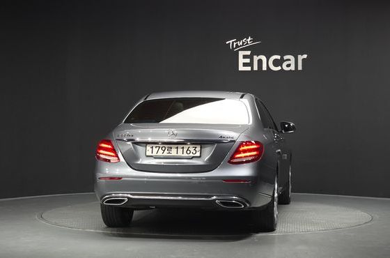 Mercedes-Benz E-Class E220d 4MATIC Exclusive — пробег 116 619 км — фото 4 из 5