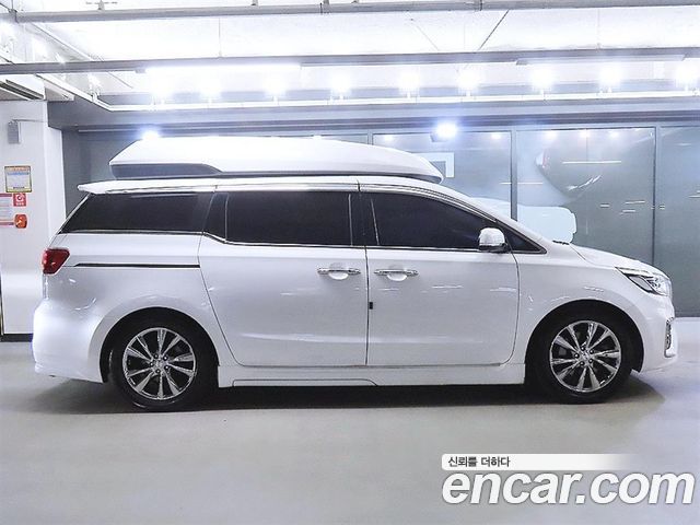 Kia Carnival Gasoline 7-Seater Hi-Limousine President — пробег 205 911 км — фото 3 из 5