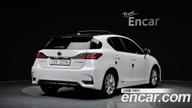 Lexus CT200h 1.8 Supreme ZWA10 — пробег 127 961 км — фото 2 из 5